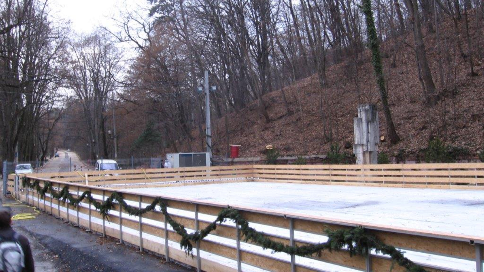 11.Pitesti, parc Trivale-patinoar sezonier mobil, pentru agrement in aer liber